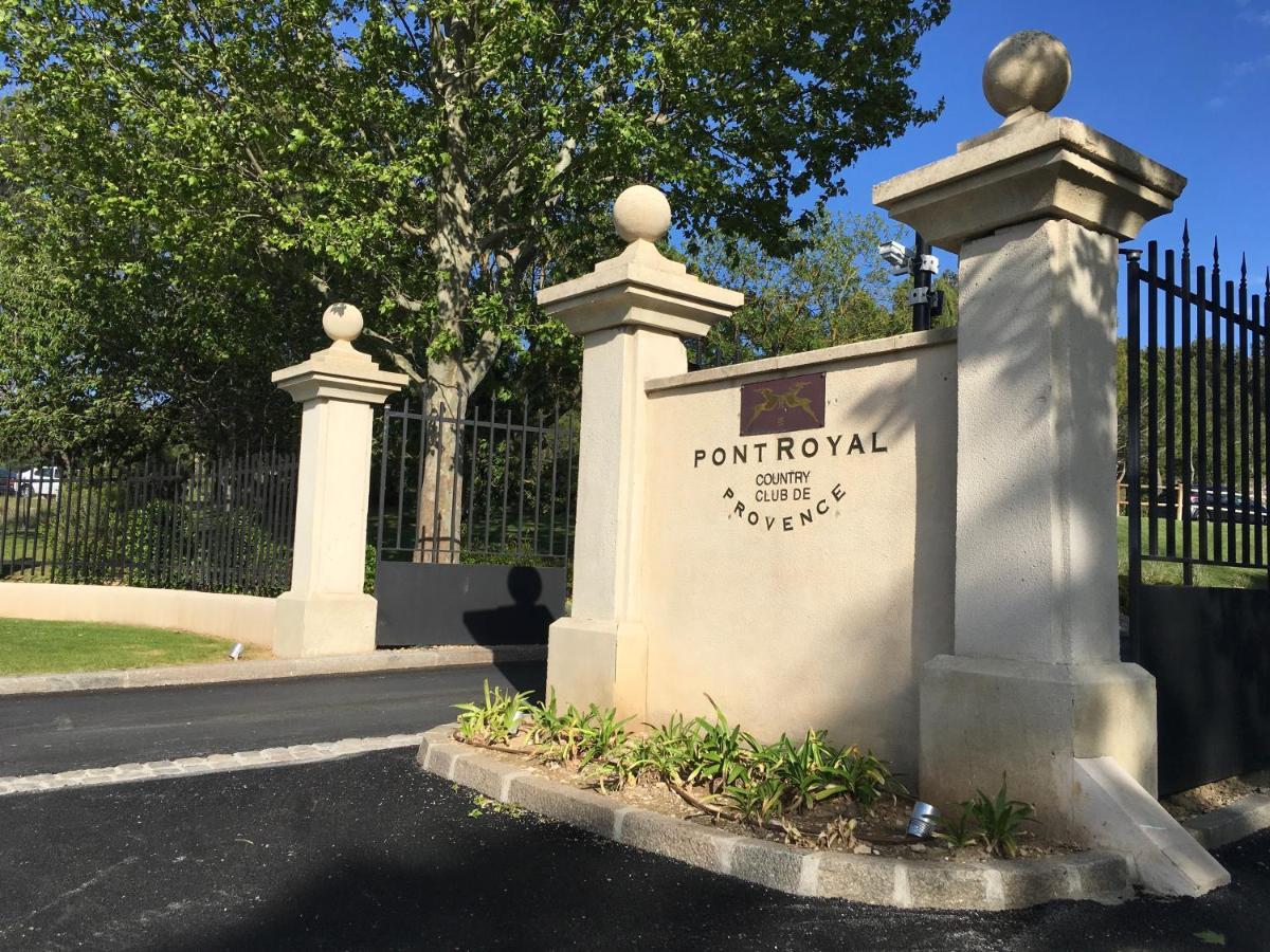 Studio Sur Le Domaine Du Golf De Pont Royal Mallemort Exterior foto
